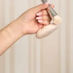 Arm mit Swatches verschiedener Concealer-Farben. So lässt sich die perfekte Concealer Farbe finden.