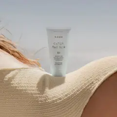Sonnencreme mit LSF 50, die Octocrylen enthält, schützt die Haut vor der Sonne.