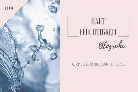 Wassertropfen und der Text "Hautfeuchtigkeit Blogreihe: Okklusiva in Hautpflege" deuten auf die feuchtigkeitsspendende Wirkung von okklusiver Creme hin.