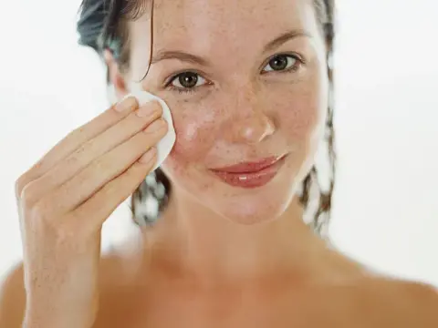 Make-up bei unreiner Haut – So deckst du Pickel richtig ab!