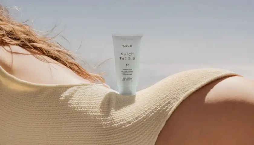 Sonnencreme mit LSF 50, die Octocrylen enthält, schützt die Haut vor der Sonne.