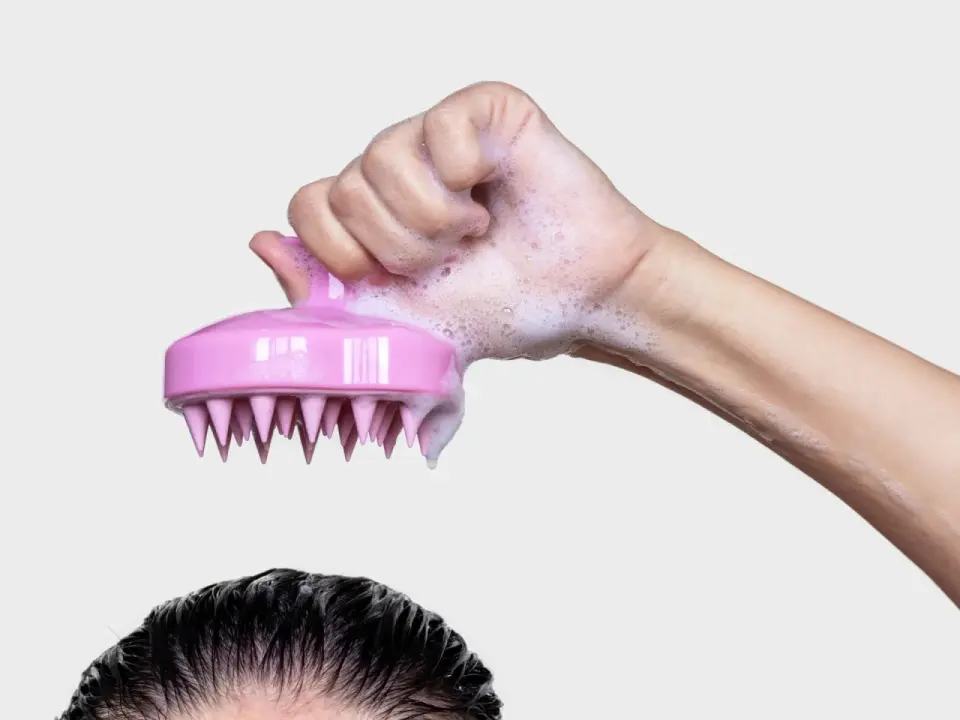 Kopfhaut reinigen - So geht's richtig für gesunde Haare